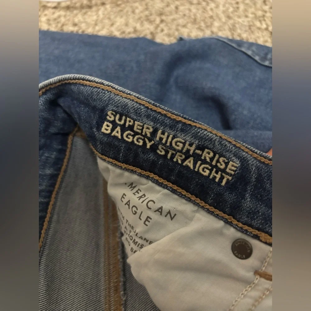 American Eagle Outfitters Women's Super High-Rise Baggy Straight Jeans - Picture 6 of 7